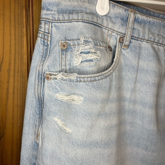 NWT Womens American eagle distressed jeans - Picture 2 of 8
